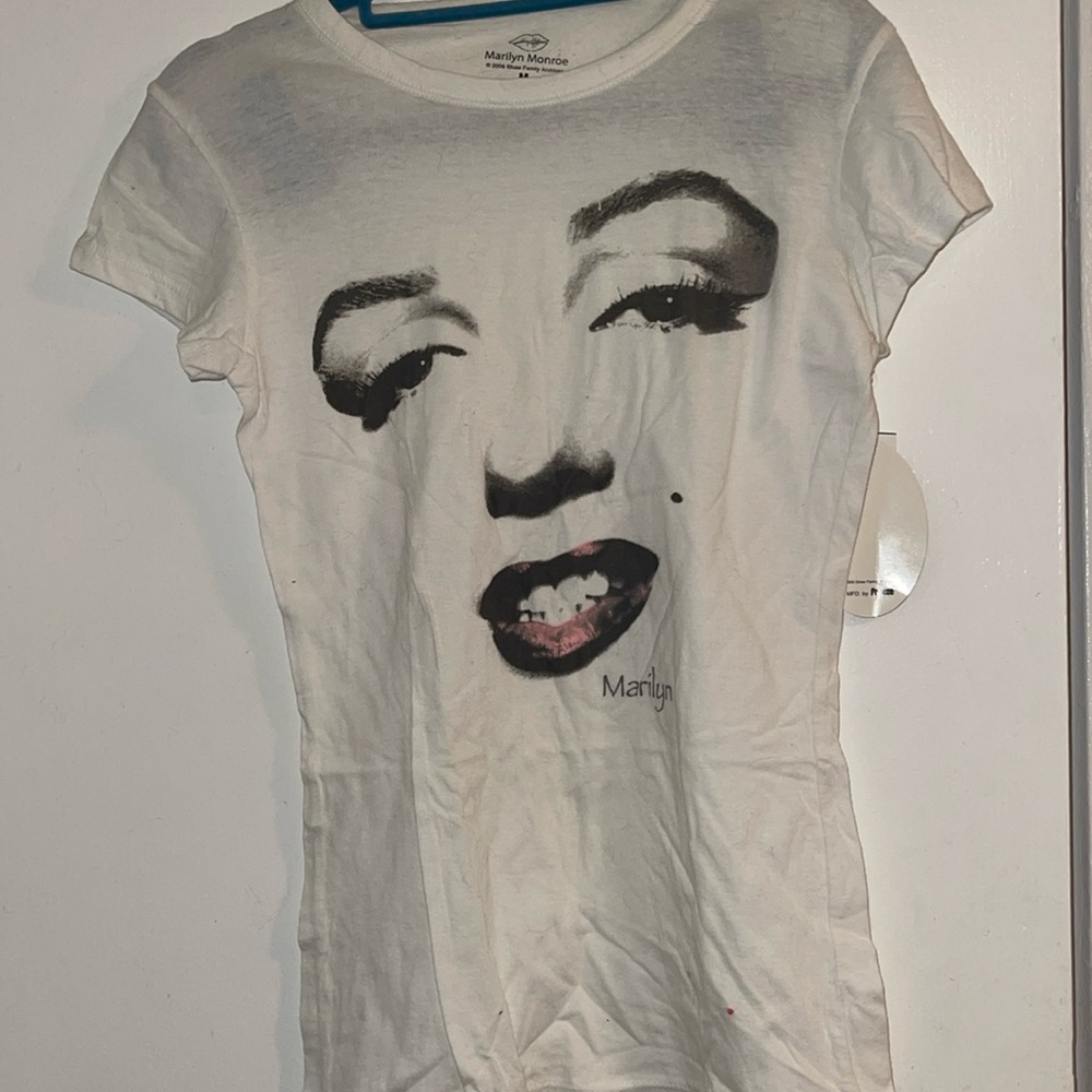 Marilyn Monroe Face Graphic Cap Sleeve T-Shirt
